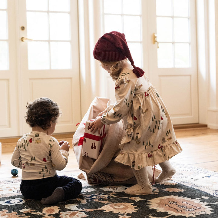 That's Mine Noel nissehue - Rhubarb - 100% Organic cotton Buy Alle||personale||Jul||alt minus sløjfe||Påskebundle||mette-sale||Winter 2025 here.