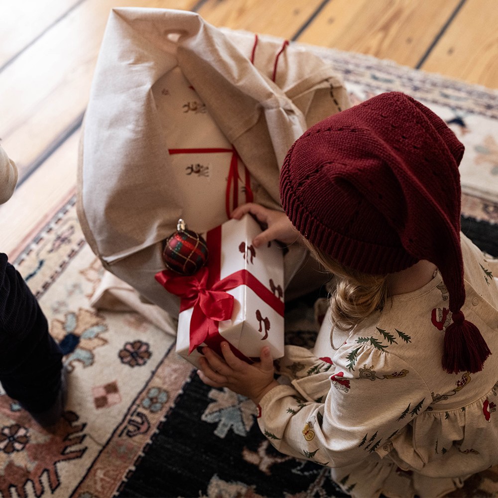 That's Mine Noel nissehue - Rhubarb - 100% Organic cotton Buy Alle||personale||Jul||alt minus sløjfe||Påskebundle||mette-sale||Winter 2025 here.