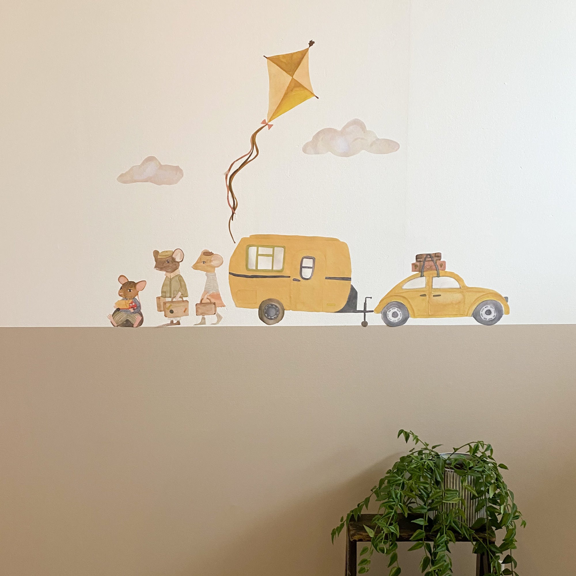 That's Mine Wallsticker Sophia the Traveler - Beige - 100% Textile foil Buy Bolig & udstyr||Børneværelset||Wallstickers||Udsalg||Alle||Wallsticker - bundle||Udsalg - bolig||alt minus sløjfe||Wallsticker - 3 for 2||Wallstickers - mus||Påskebundle||Summer Bundle||August bundle||mette-sale here.