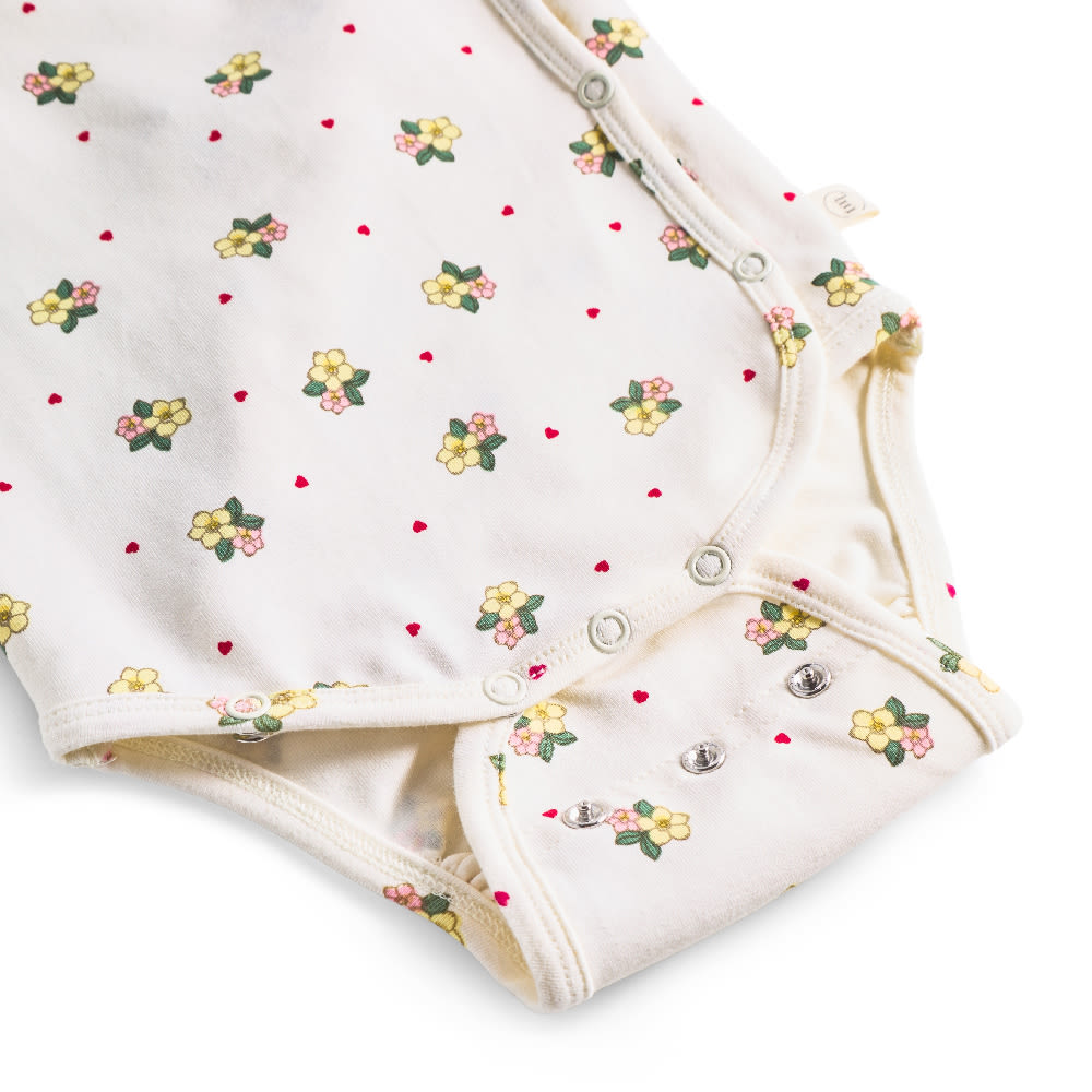 That's Mine Elia slå-om body - Lots of love red - 48% Organic cotton / 47% Modal / 5% Elastane Buy Tøj||Bodystockings||Undertøj||Alle||Newborn essentials||Udsalg - tøj||Forår og sommer 2025||alt minus sløjfe||Spring25||Lots of love red||Den første sommer||Udsalg - Forår & sommer '25||mette-sale||Black week - bundle 1||bj-jersey-offer (Copy)||Udsalg - Onesies og bodystockings||Jersey||test-januar-26||Orderly Emails - Recommended Products here.