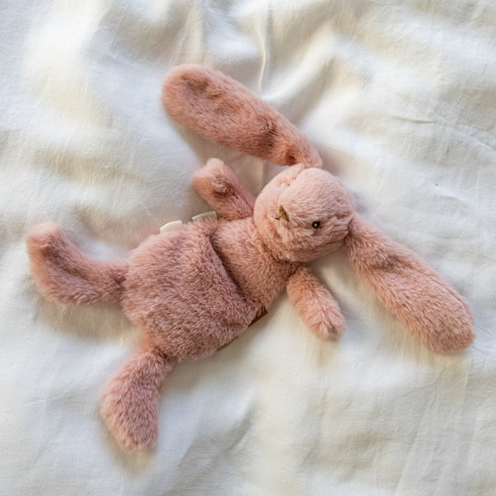 That's Mine Houston tyngdebamse mini - Rose - 80% Recycled polyester / 20% Plastic particles Buy Legetid||Bamser og nusselegetøj||Tyngdebamser||personale||Forår 2026 here.