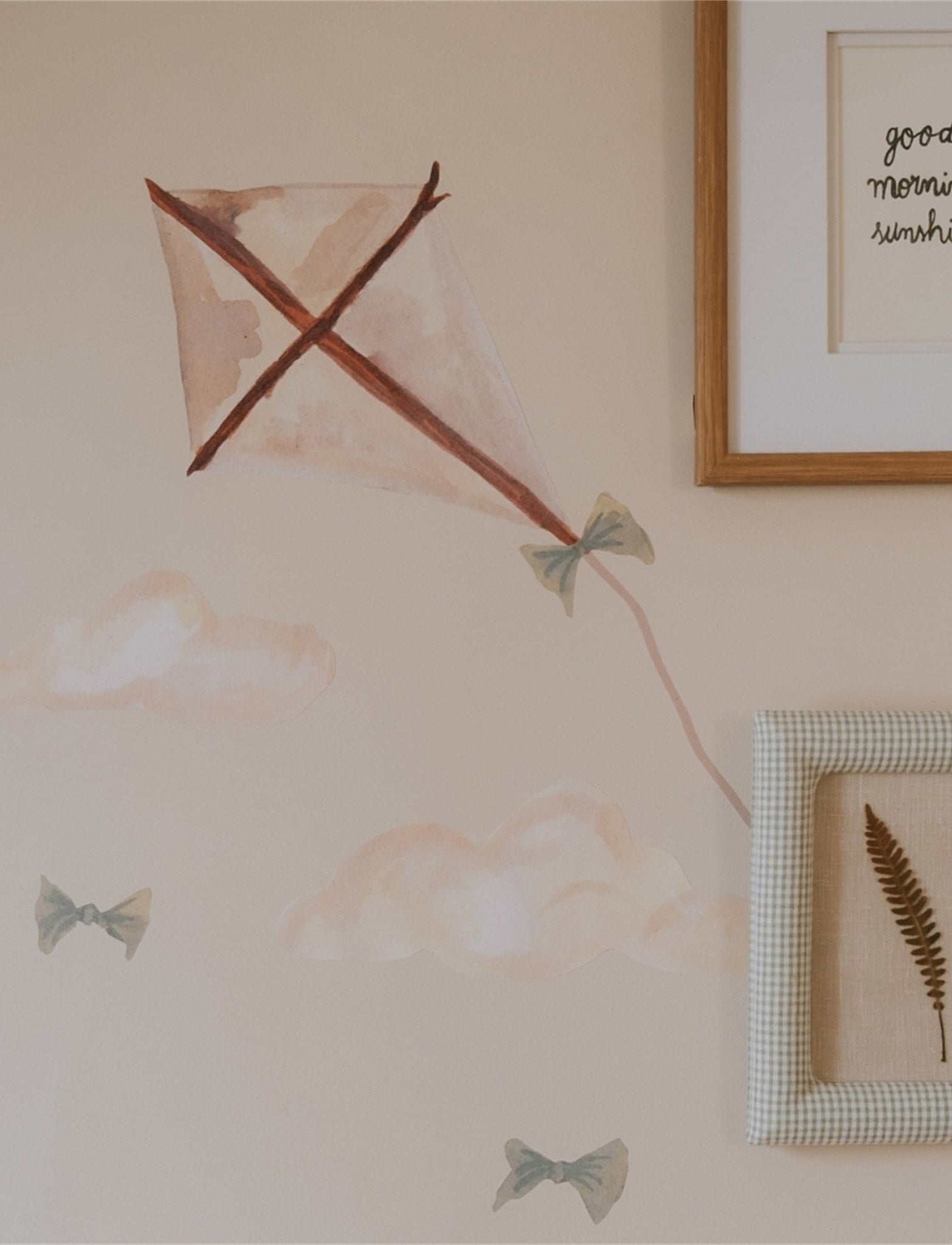 That's Mine Wallsticker drage - Beige - 100% Tekstil folie Buy Bolig & udstyr||Børneværelset||Wallstickers||Alle||personale||Influencer choice||alt minus sløjfe||NOOS||Wallstickers - himlen||mette-sale||Gaveideer||noos u. 350||Black week - bundle 2||Orderly Emails - Recommended Products||Udstyr til børneværelset||All here.